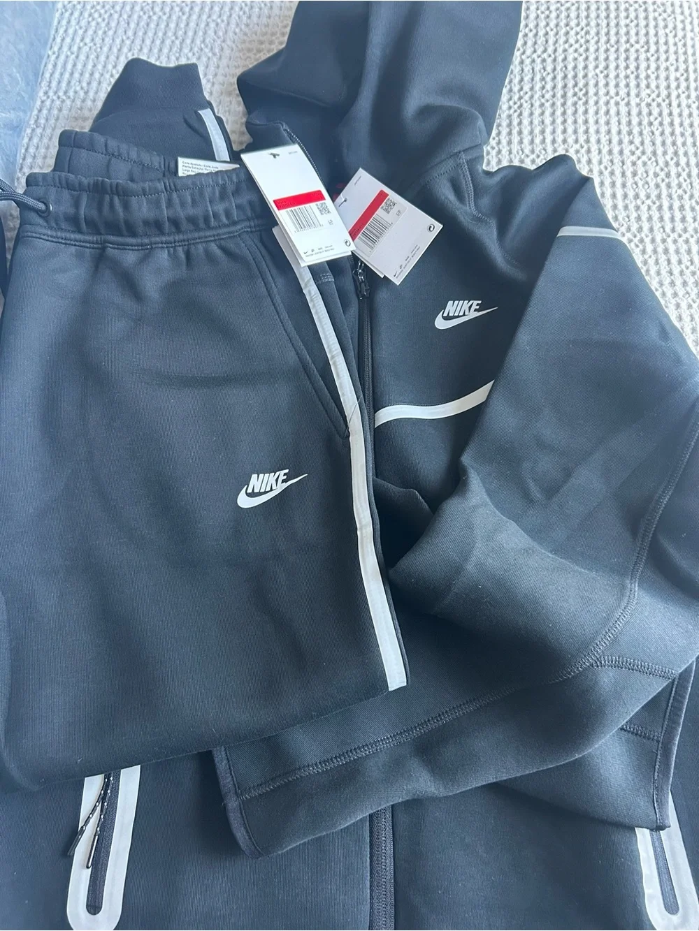 Nike Men's Black Nike Tech slim fit